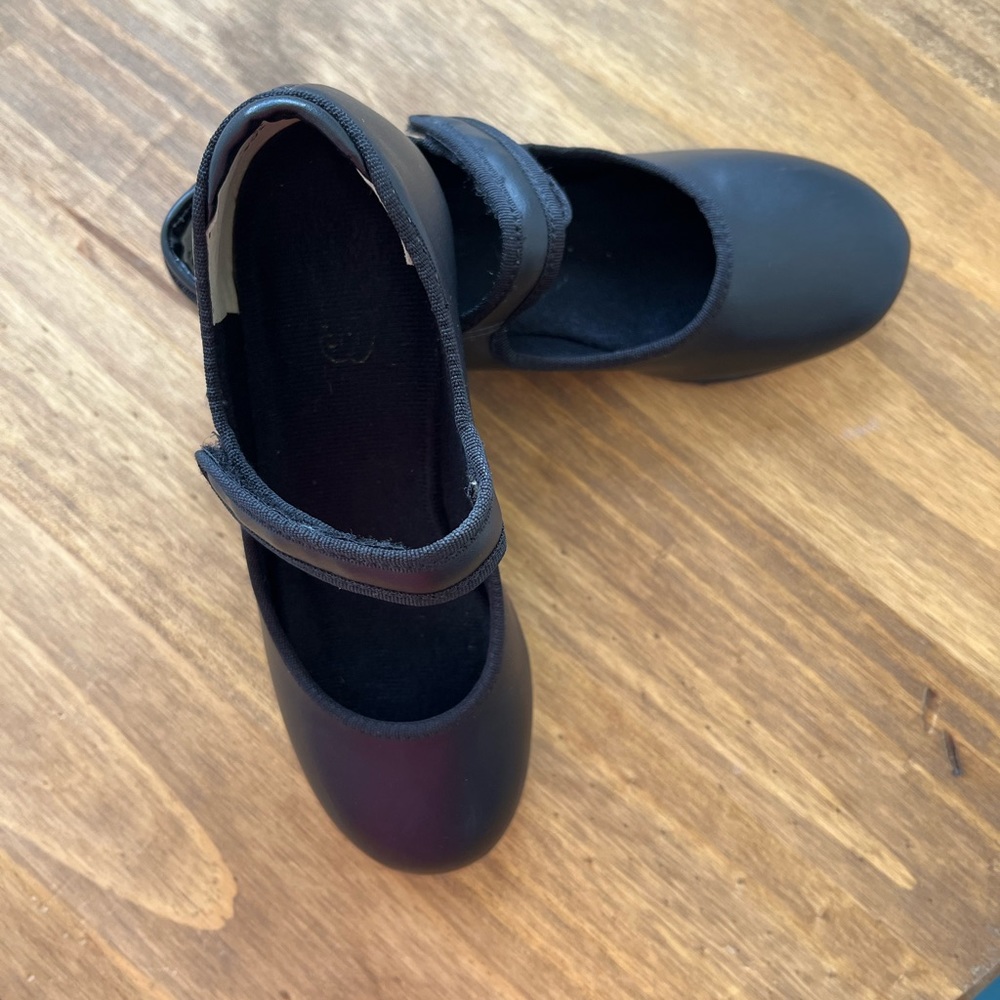 Little girls tap shoes